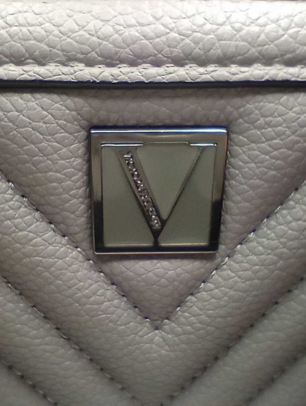 Victoria's Secret Quilted Zip-Around Wallet w/ V Monogram Logo Grey - Picture 6 of 8